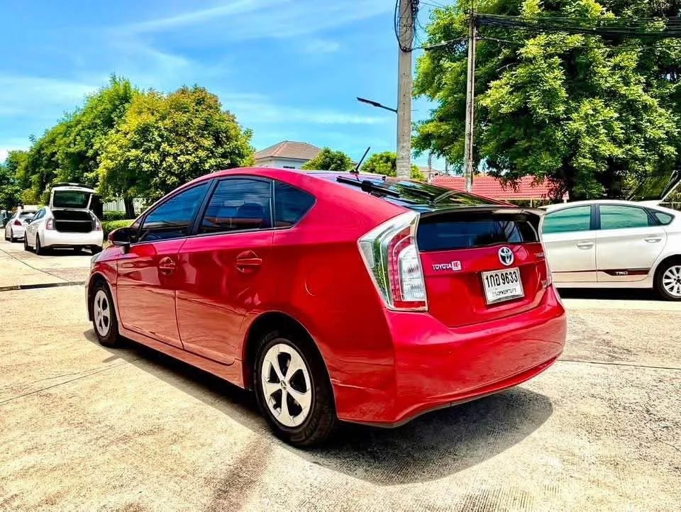 2013 Toyota Prius III 2