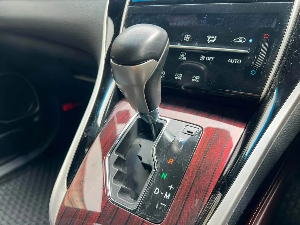 2015 Toyota Harrier III 2