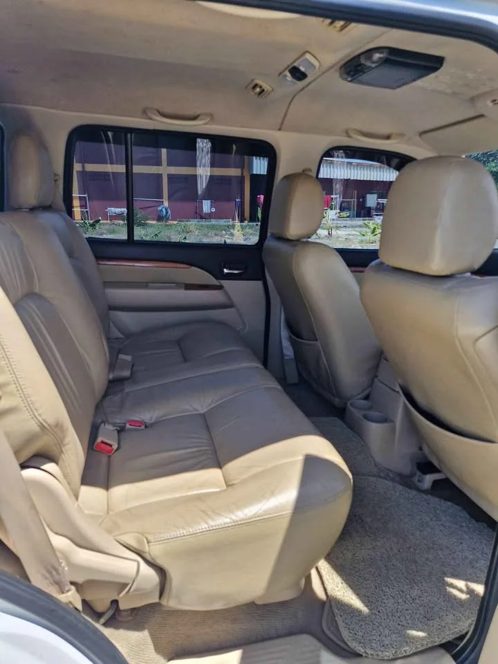 2010 Ford Everest I 3