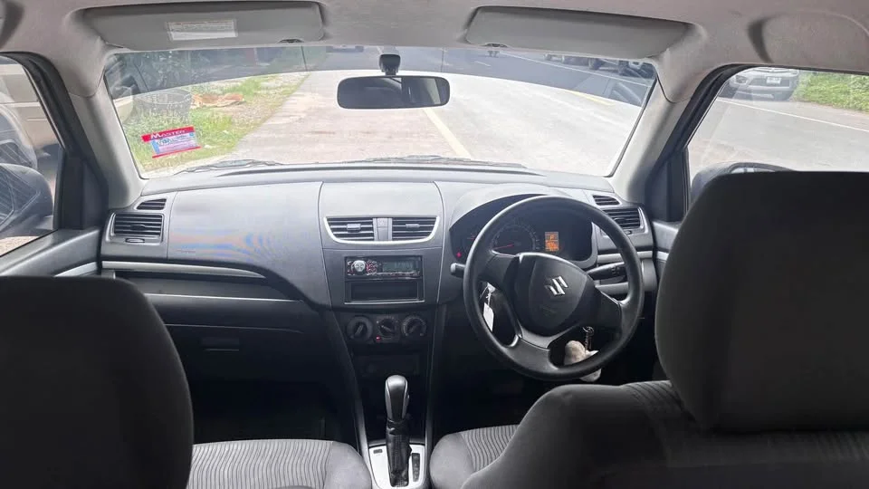 2015 Suzuki Swift II 3