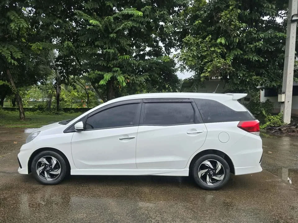 2015 Honda Mobilio II 2
