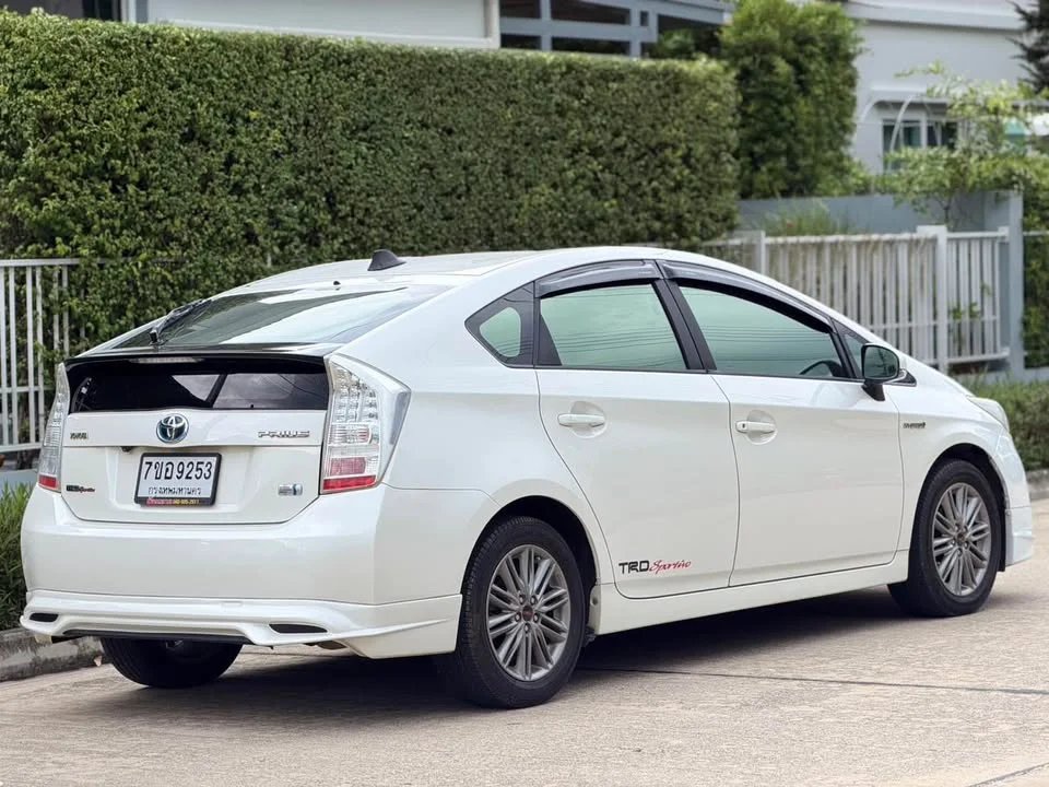 2012 Toyota Prius III 3