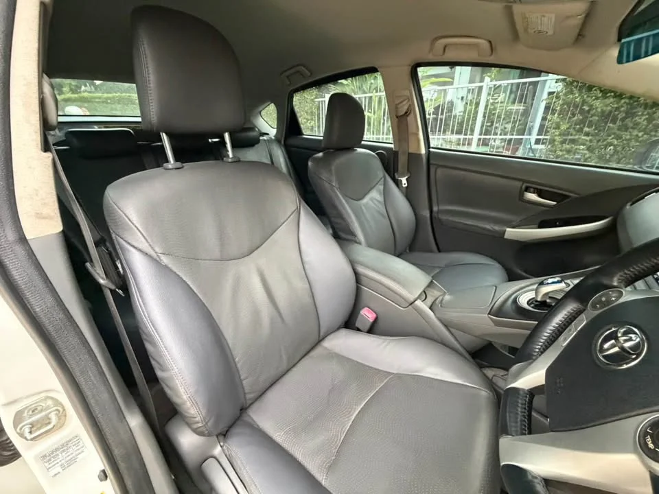 2012 Toyota Prius III 2