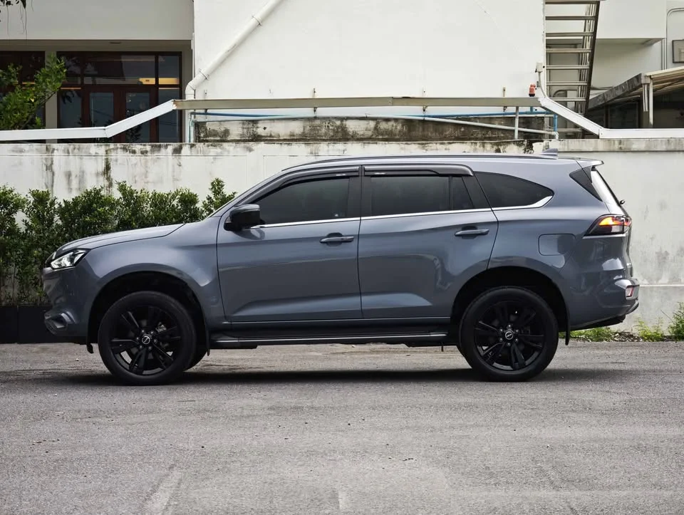 2023 Isuzu MU-X II 2
