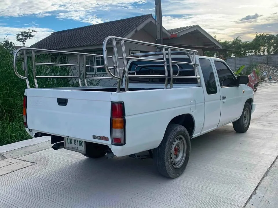 1997 Nissan Big M D21 3