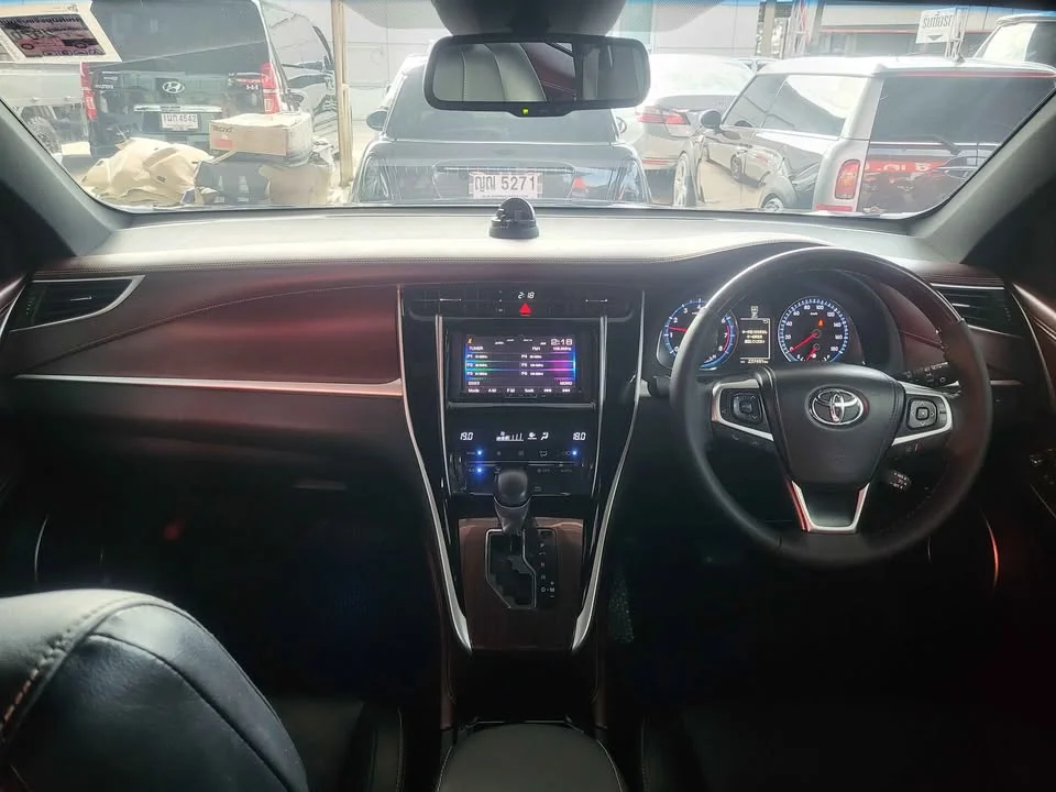 2015 Toyota Harrier III 3