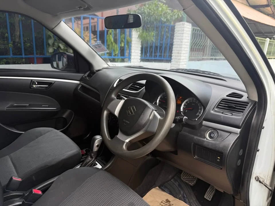 2012 Suzuki Swift II 3