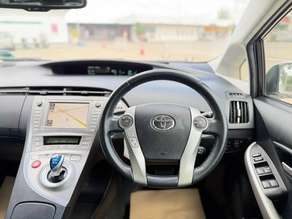 2012 Toyota Prius III 2