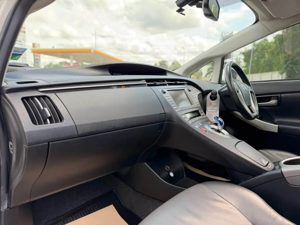 2012 Toyota Prius III 3
