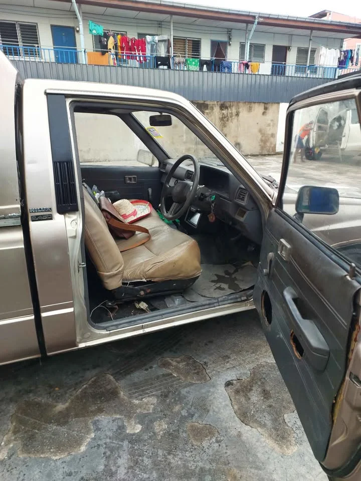1990 Mitsubishi Triton II 3
