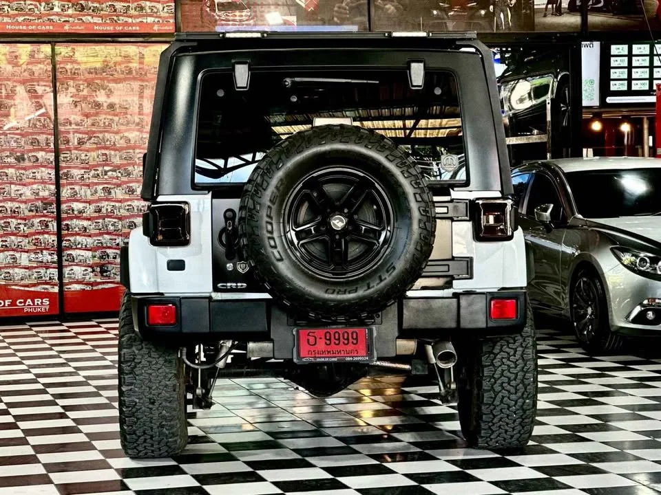 2013 Jeep Wrangler JL 3