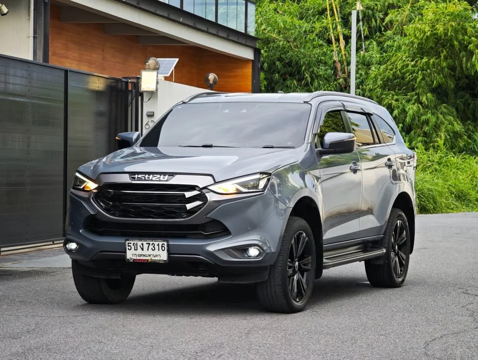 2023 Isuzu MU-X II 2