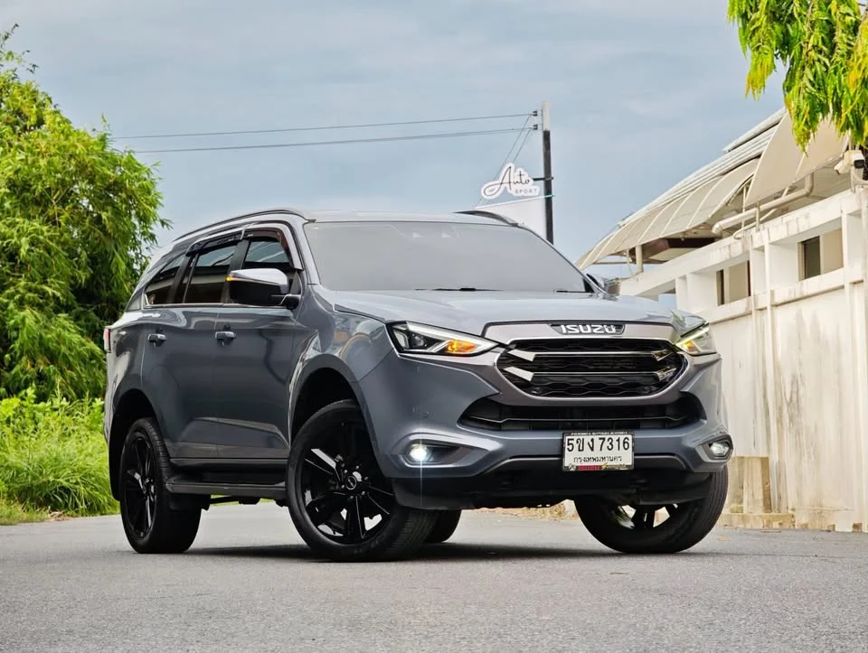 2023 Isuzu MU-X II 3