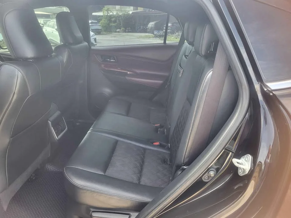2015 Toyota Harrier III 2