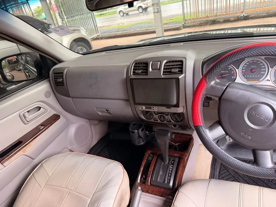 2006 Isuzu MU-7 2