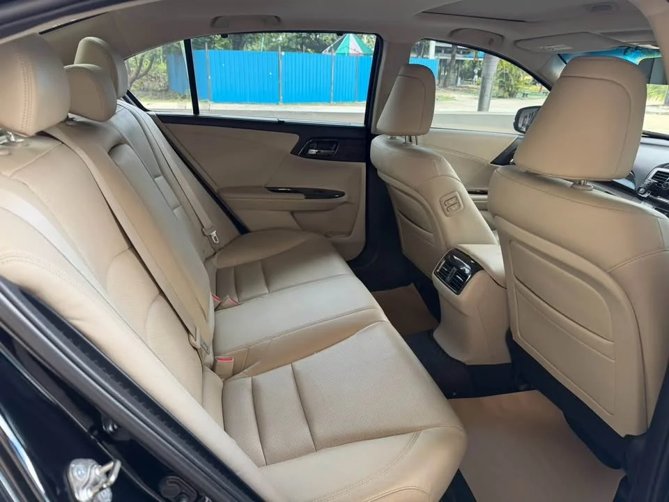 2015 Honda Accord IX 3
