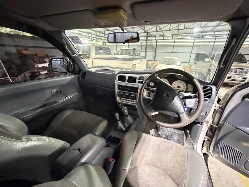 2002 Toyota Hilux Tiger VI 3