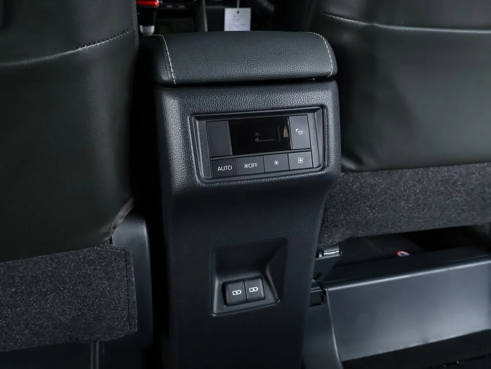 2025 Toyota Innova III 3