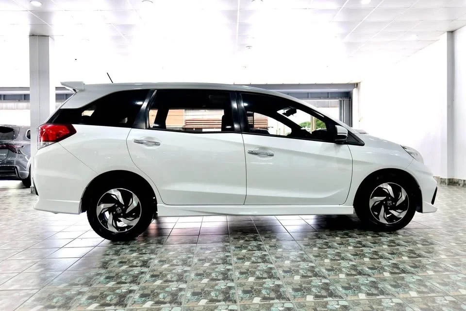 2015 Honda Mobilio II 2