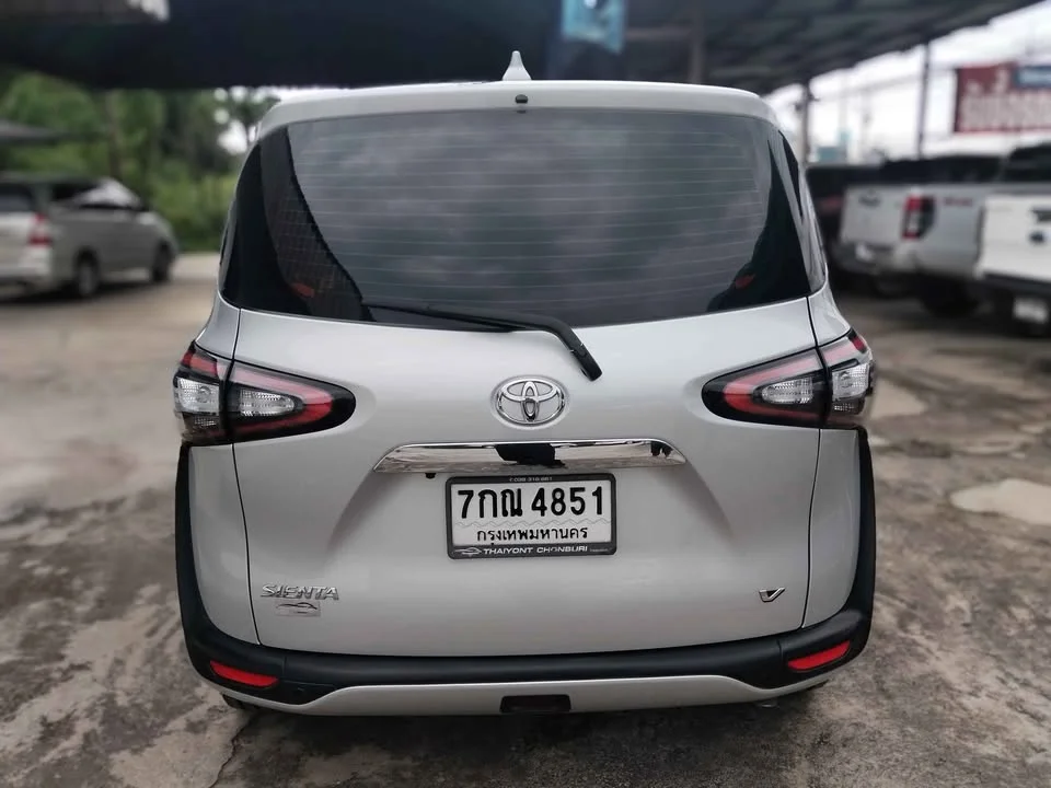 2018 Toyota Sienta II 2