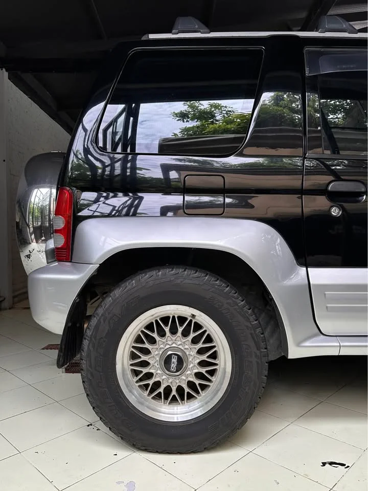 1990 Mitsubishi Pajero Junior 3