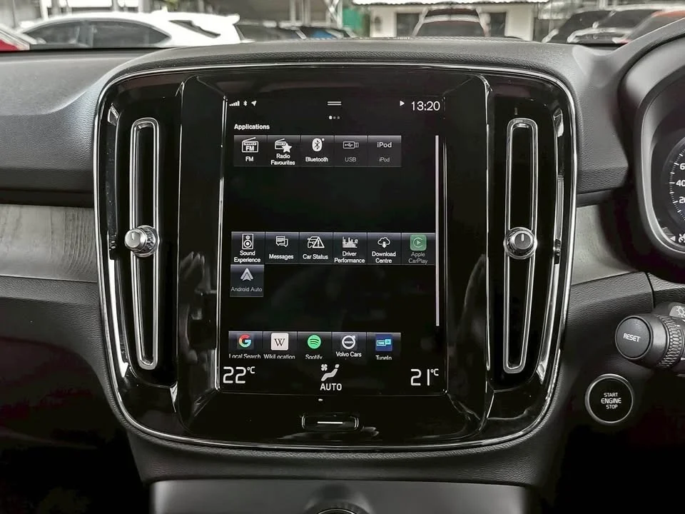 2022 Volvo XC40 3