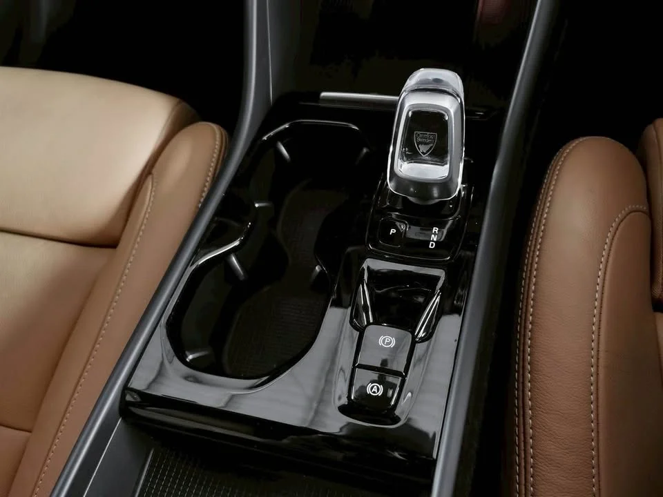 2022 Volvo XC40 2