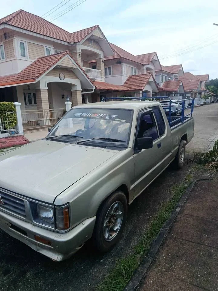 1995 Mitsubishi Triton II 2