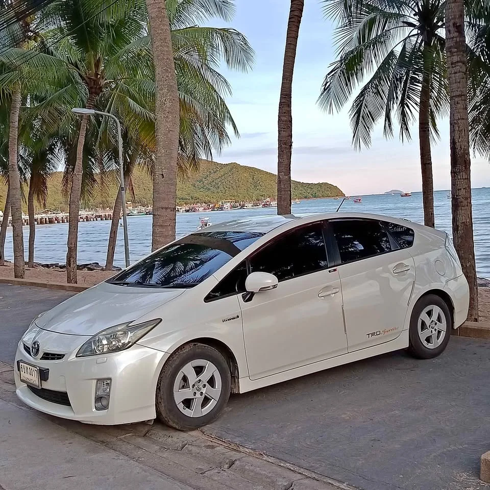 2011 Toyota Prius III 2