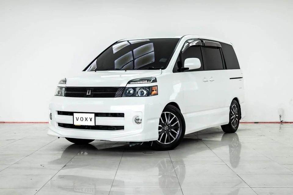2005 Toyota Voxy I 2