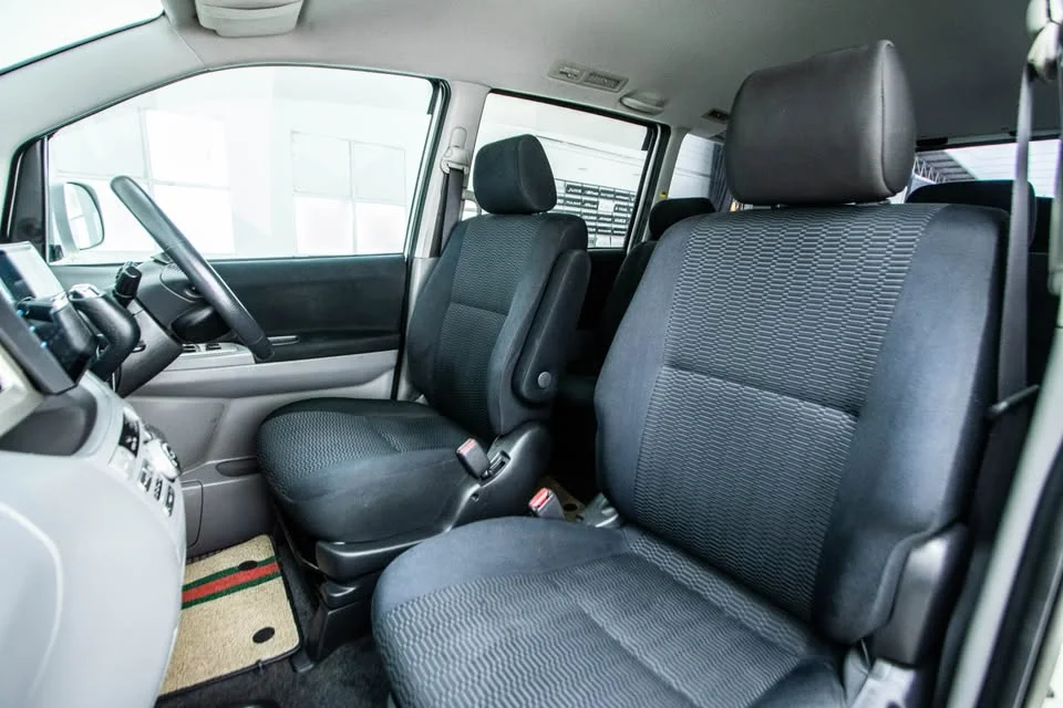 2005 Toyota Voxy I 3