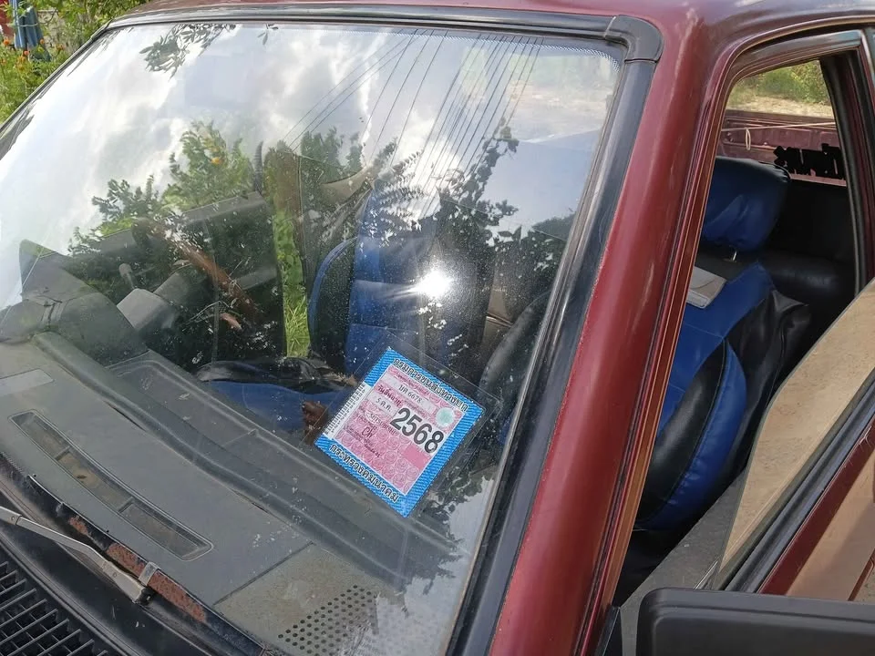 1995 Mitsubishi Triton II 2