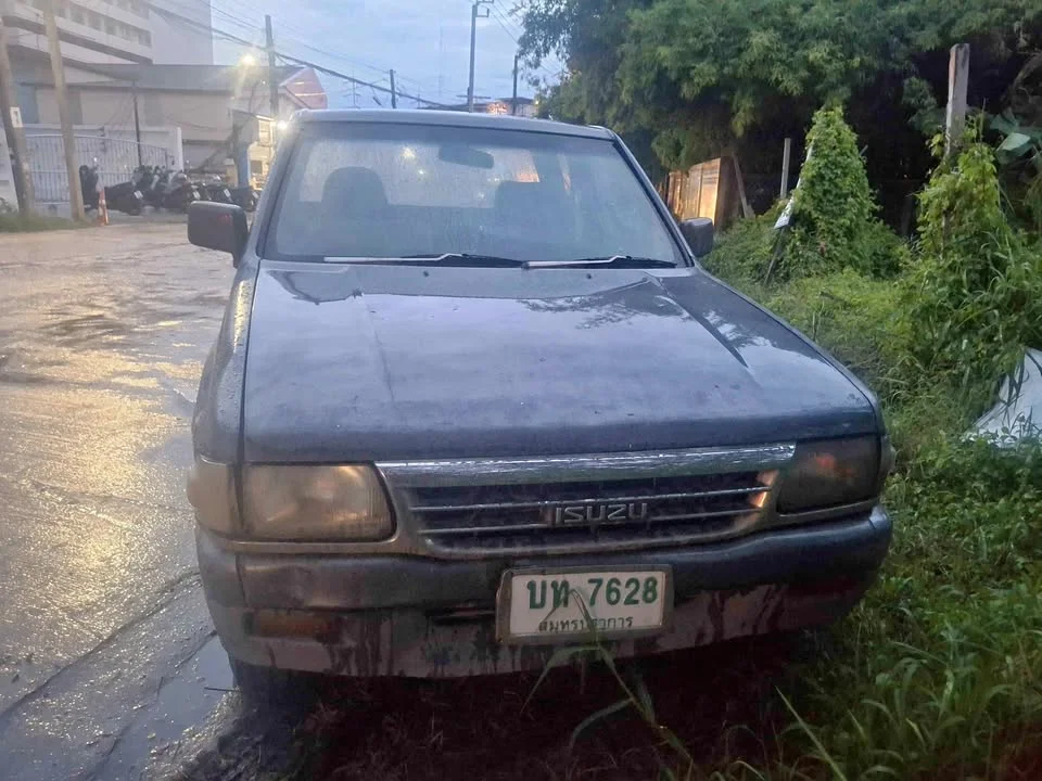 1995 Isuzu TFR III 2