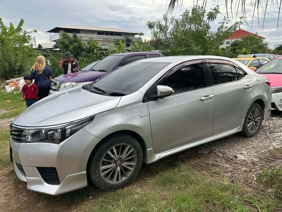 2014 Toyota Corolla Altis XI (E170) 3