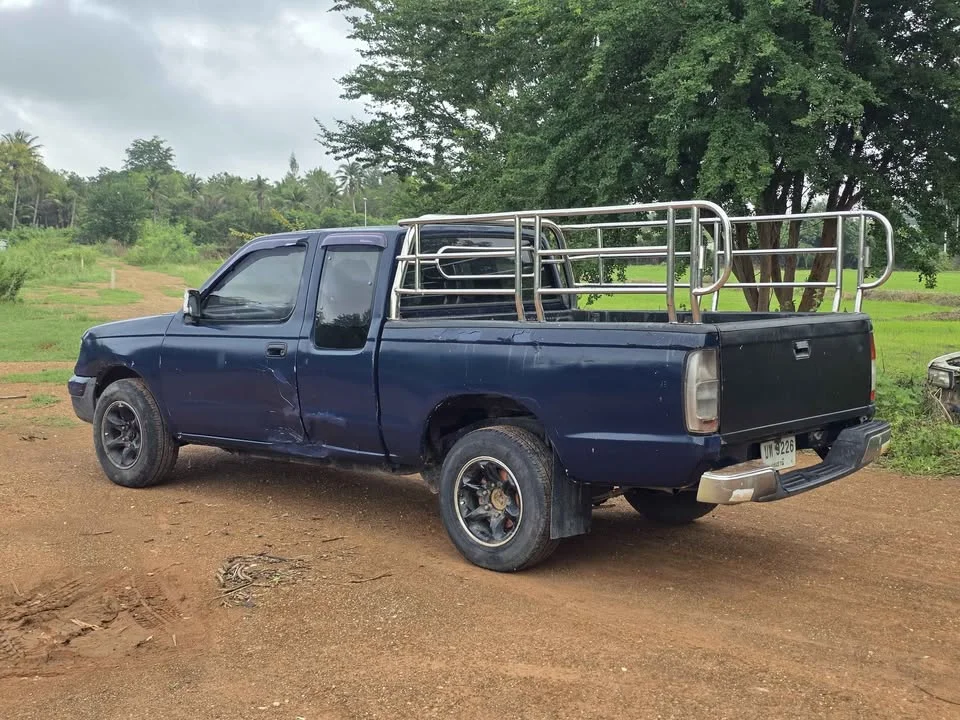 2002 Nissan Frontier I 2