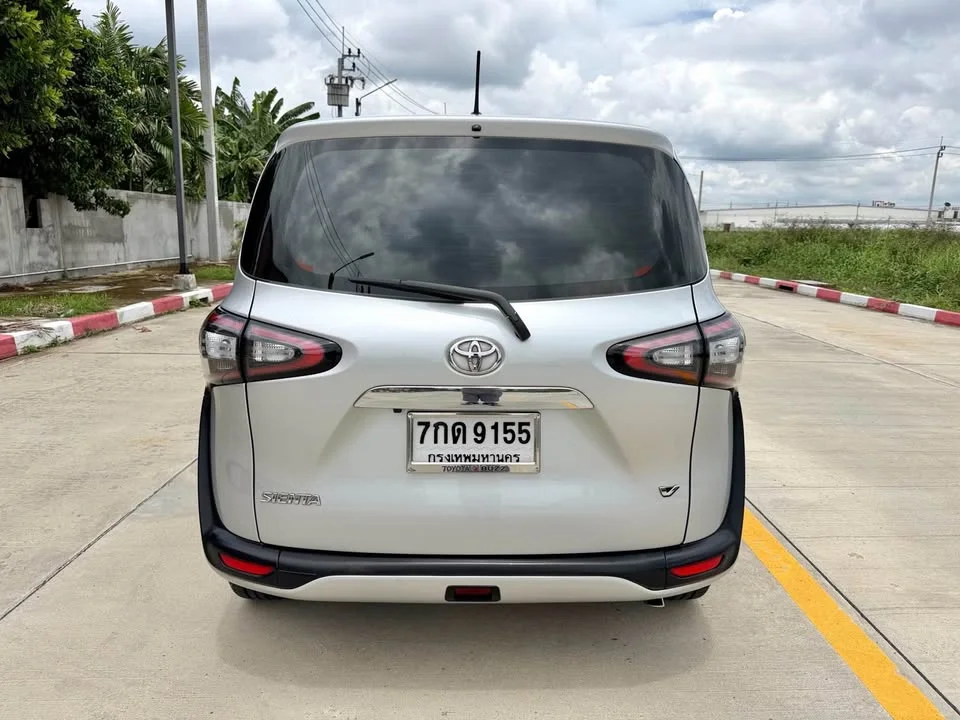 2018 Toyota Sienta II 3