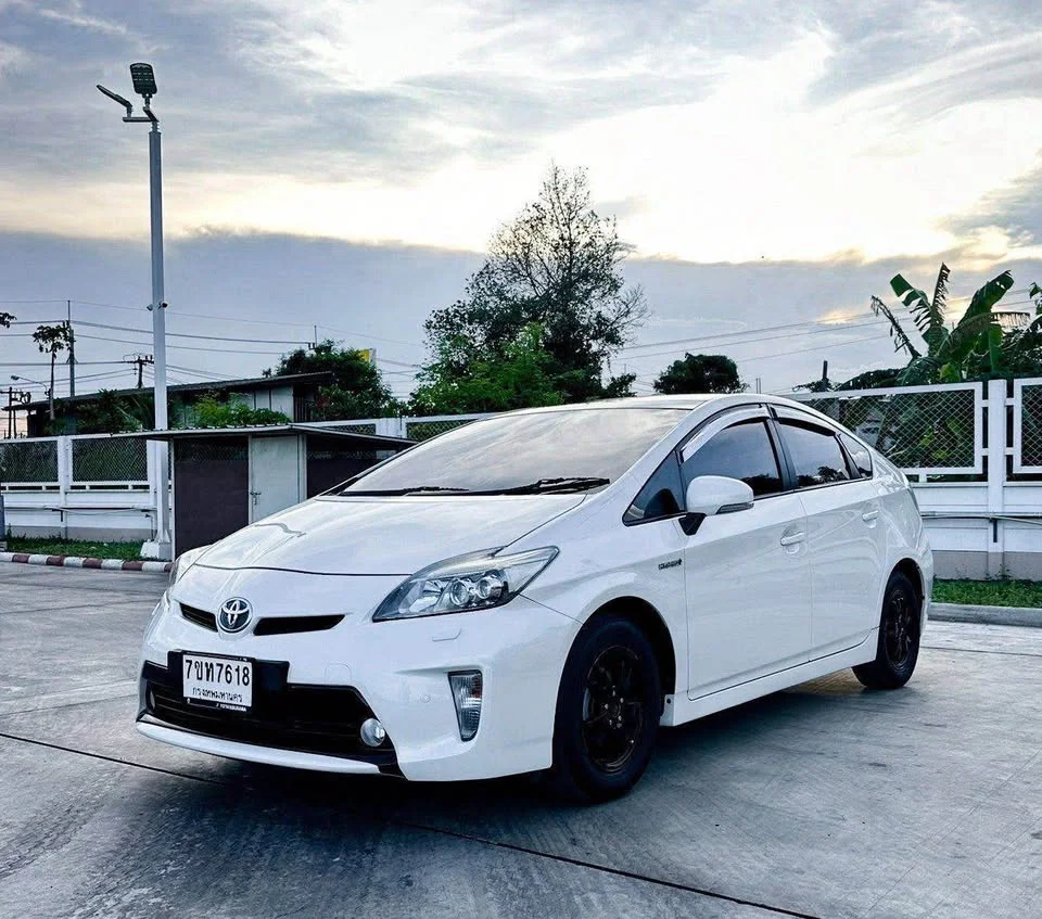 2012 Toyota Prius III 3