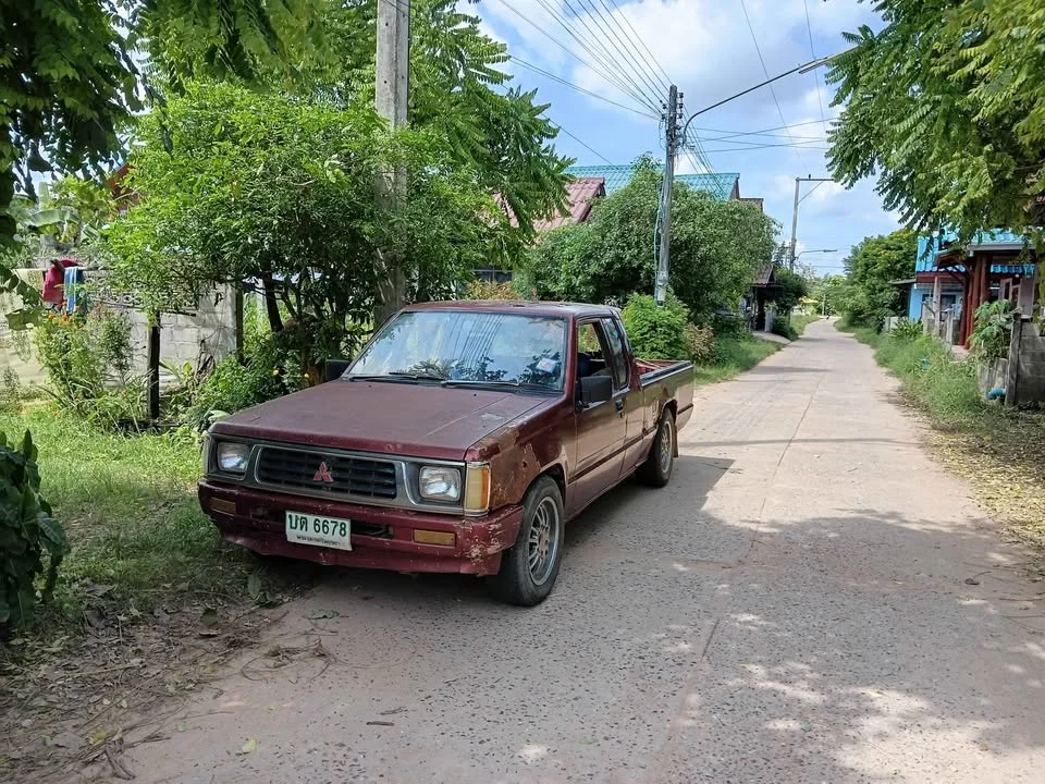 1995 Mitsubishi Triton II 3