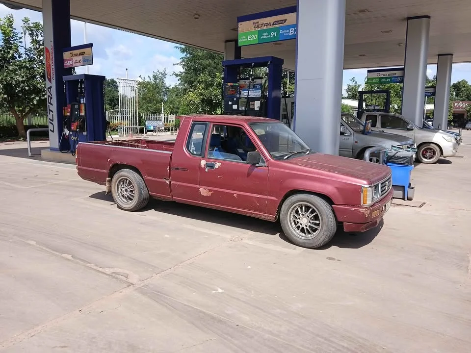 1995 Mitsubishi Triton II 2
