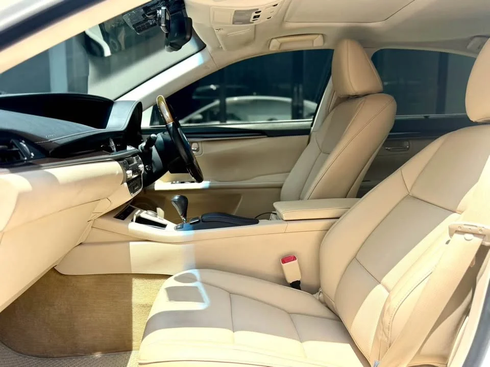 2014 Lexus ES VI 2