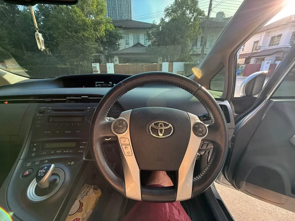 2011 Toyota Prius III 2