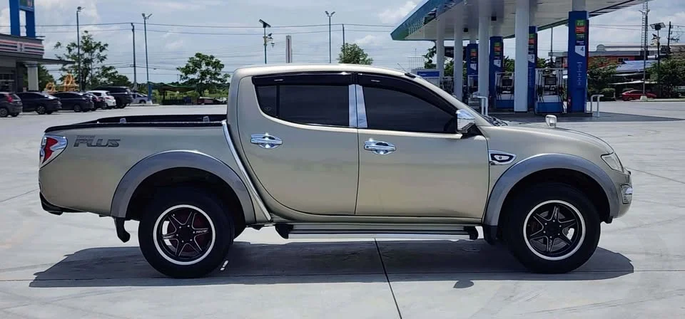 2010 Mitsubishi Triton IV 2