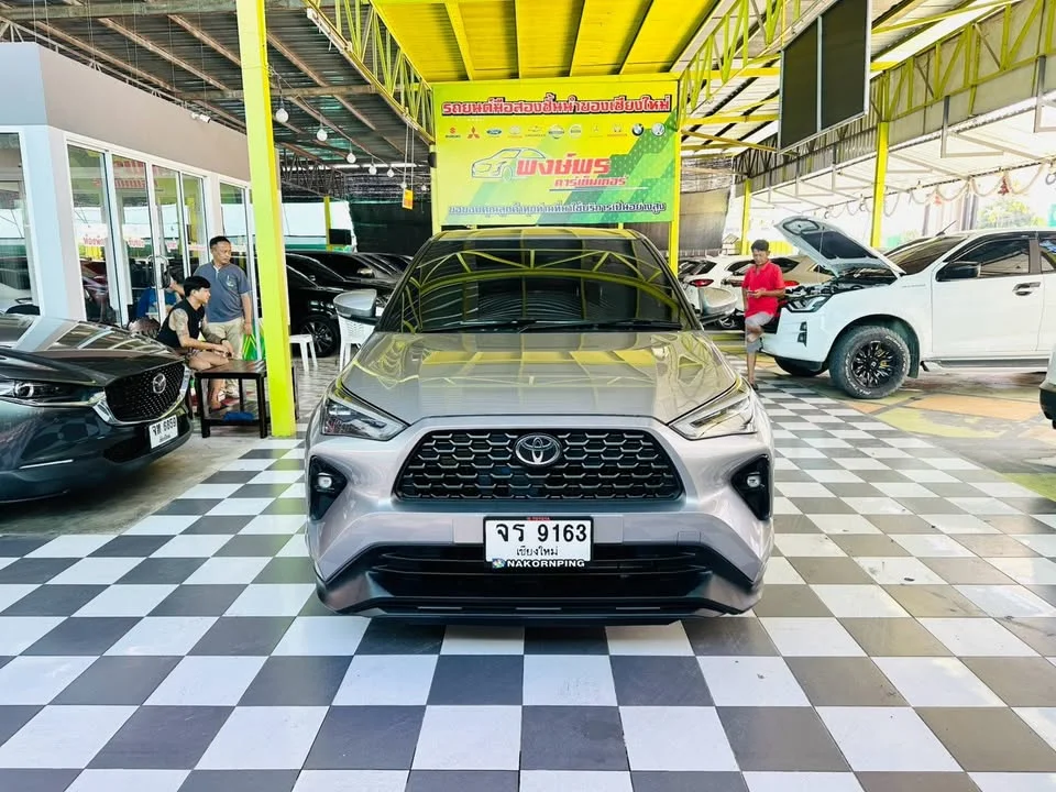 2025 Toyota Yaris Cross AC200 2