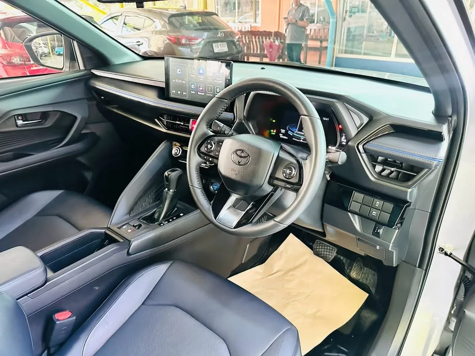2025 Toyota Yaris Cross AC200 3