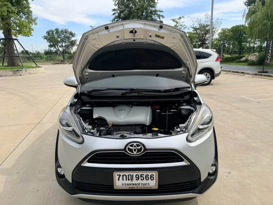 2017 Toyota Sienta II 2