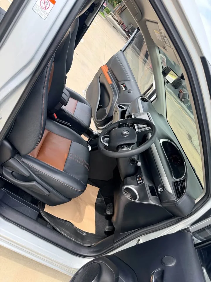 2017 Toyota Sienta II 3