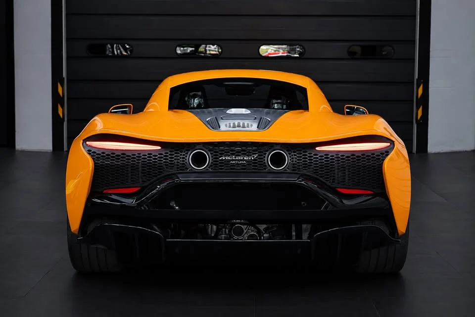 2022 McLaren Artura 3