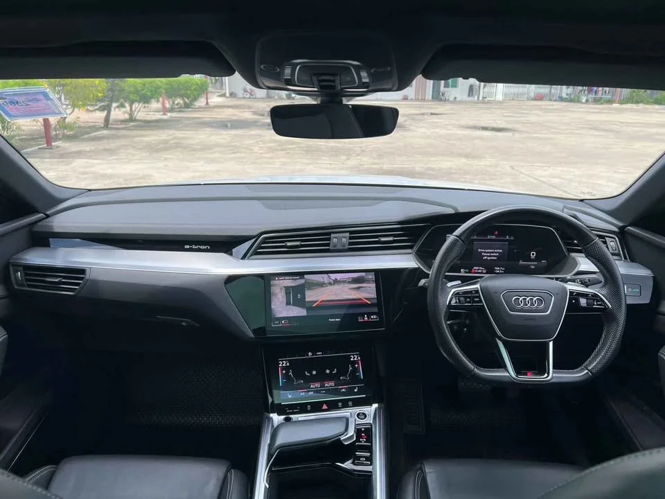 2020 Audi Q8 e-tron 2