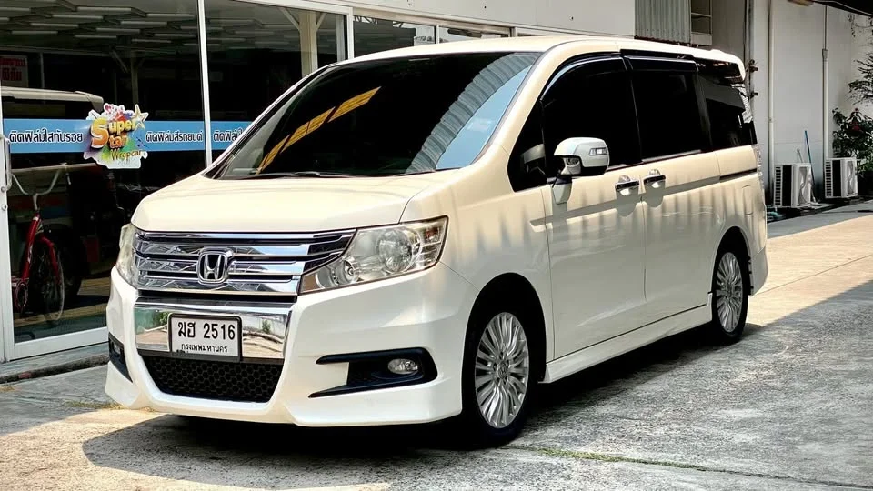 2012 Honda Stepwgn IV 3