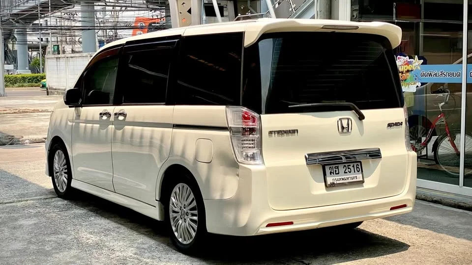 2012 Honda Stepwgn IV 2